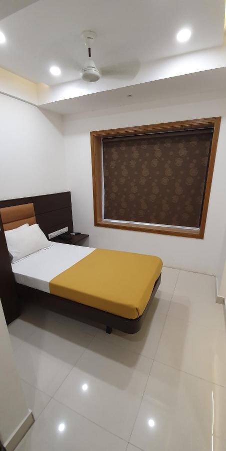 Hotel N K Bhuj Zewnętrze zdjęcie