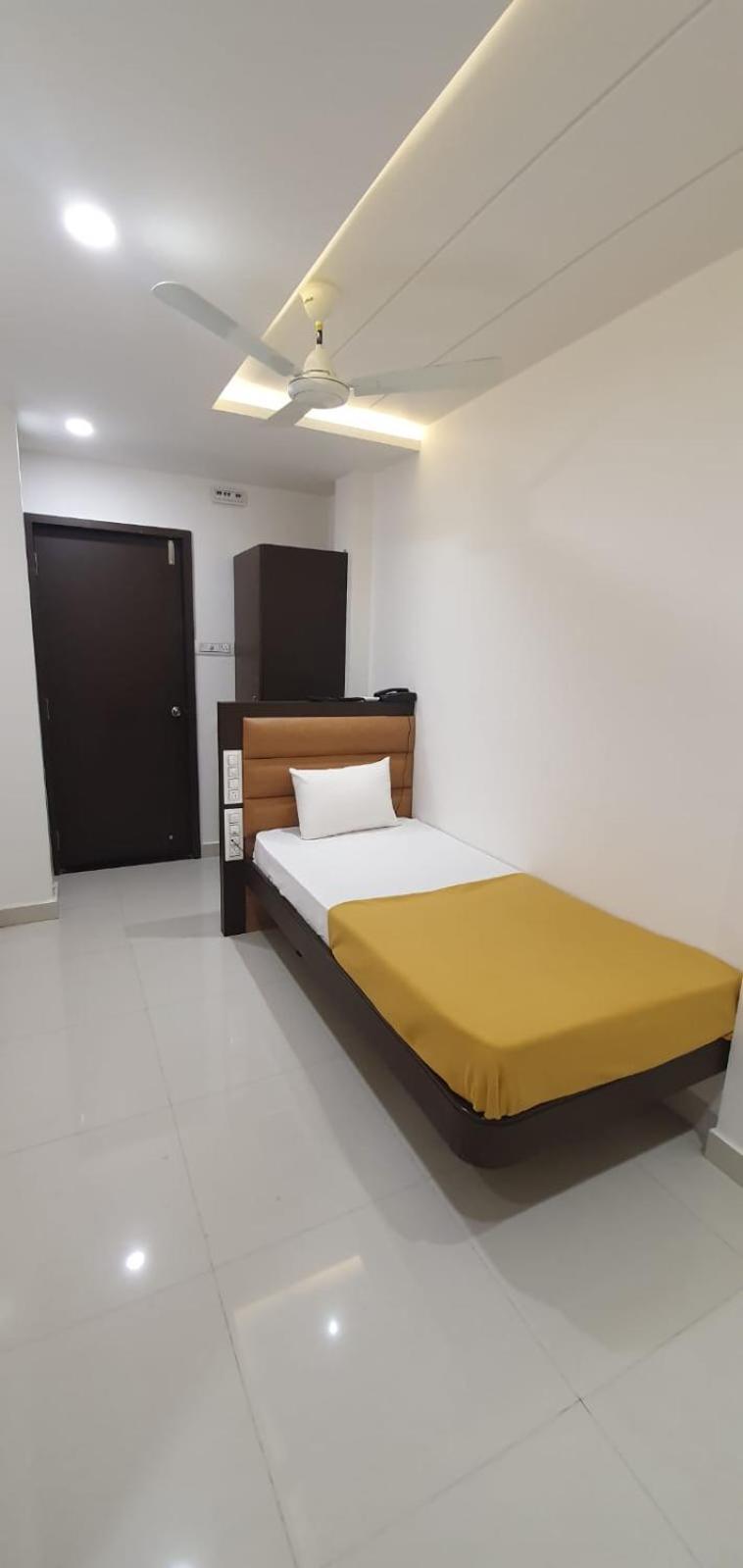 Hotel N K Bhuj Zewnętrze zdjęcie
