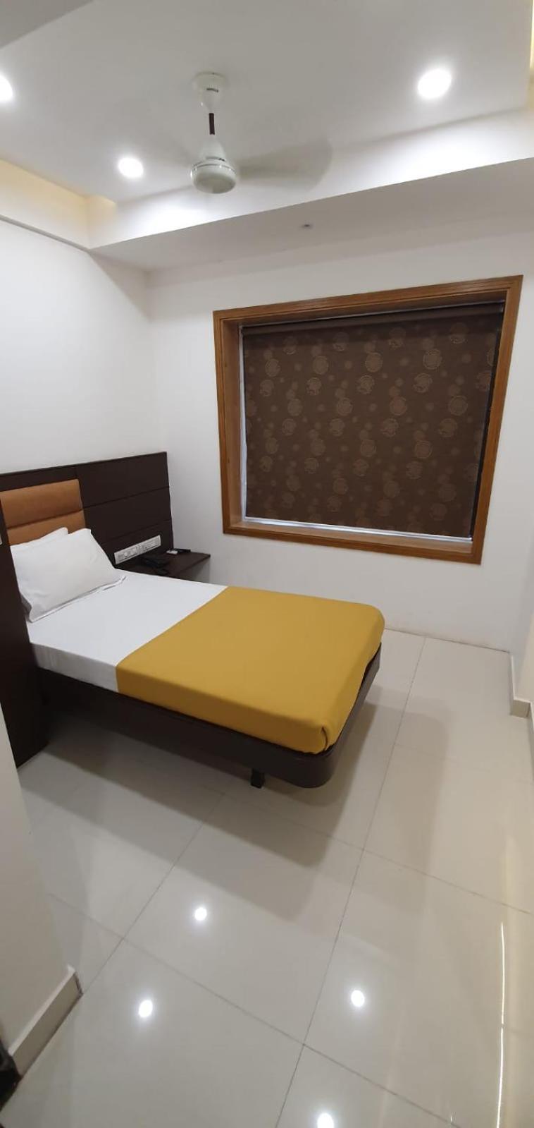 Hotel N K Bhuj Zewnętrze zdjęcie